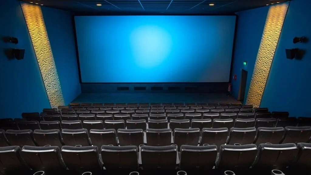 how long do movies stay in theaters