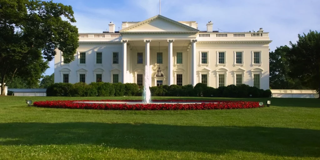 how many bedrooms are in the white house