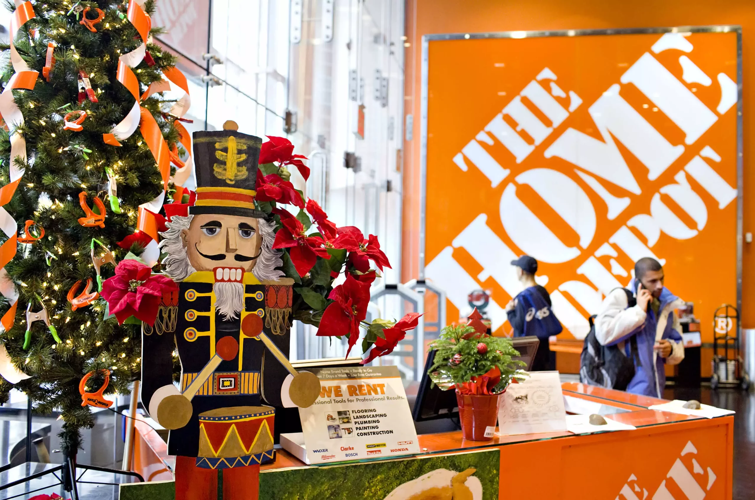 What holidays does Home Depot pay for?