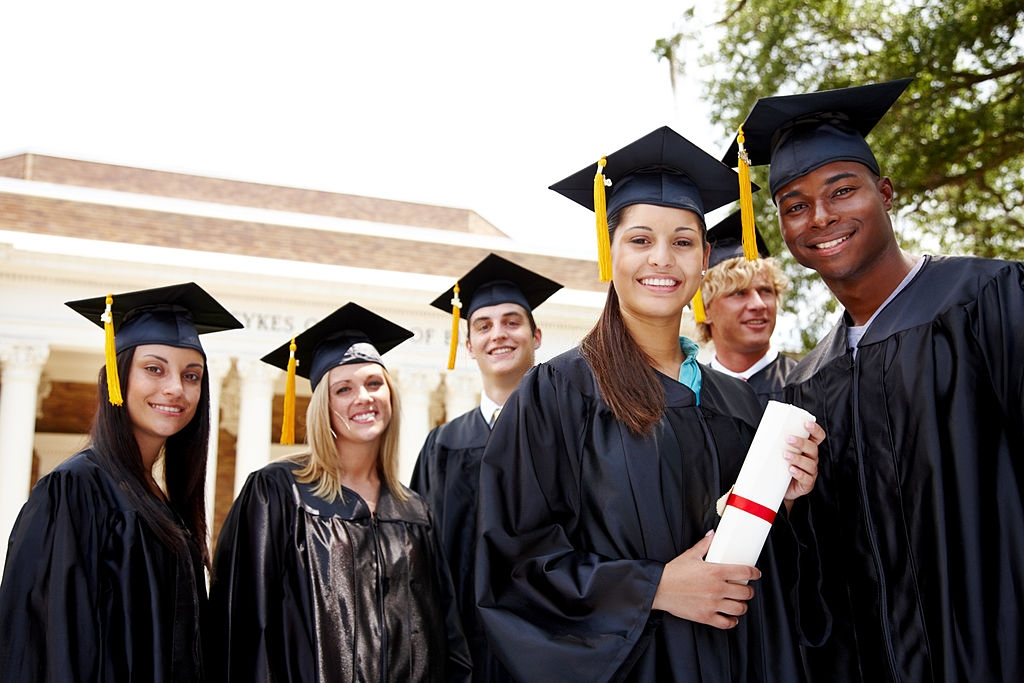 10 Free Masters Scholarships in Canada