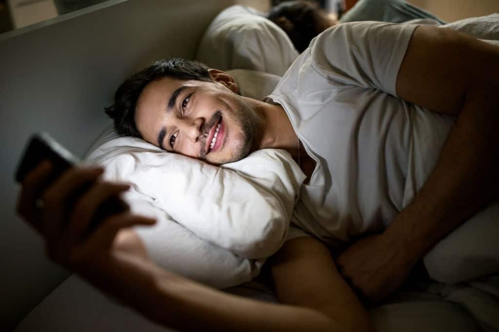 100 tin nhắn chúc ngủ ngon mà bạn trai và nội dung lãng mạn dành cho anh ấy