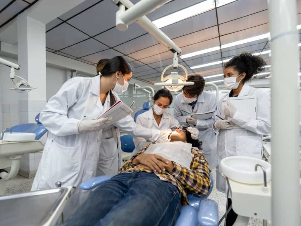 Top 5 Easiest Dental Schools to Get into in 2021 | Apply Here : Current  School News