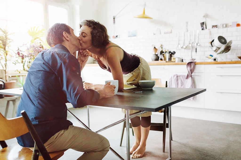 How To Kiss A Man To Make Him Crazy About You