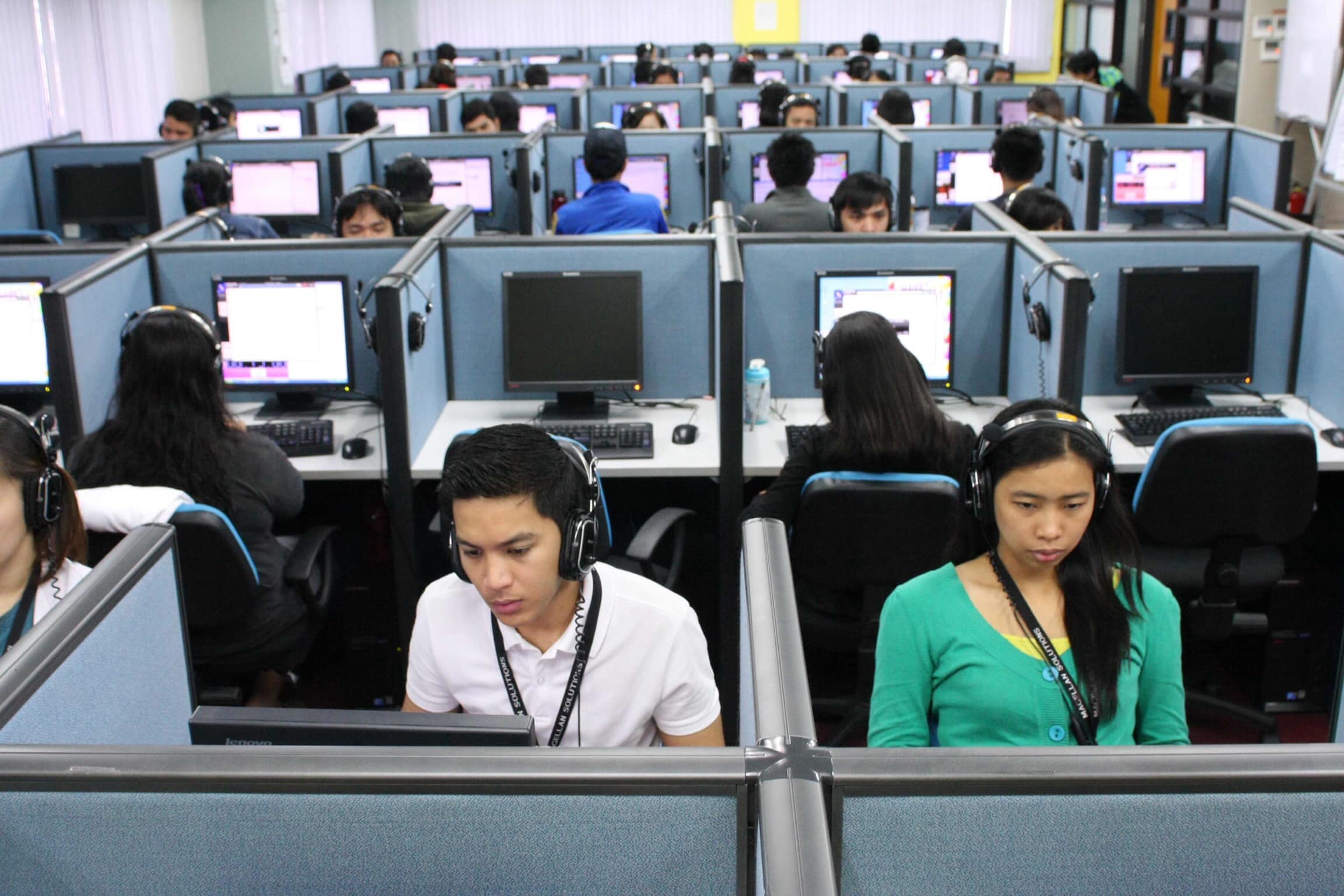 Hr center nginx center. Колл центр Узбекистана. Колл центр Индия. Call Center в Узбекистане. Большой колл центр.