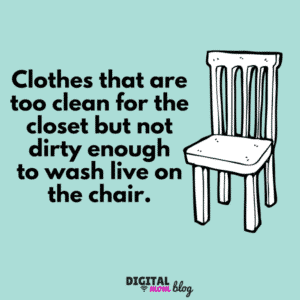 Kleidung auf dem Stuhl