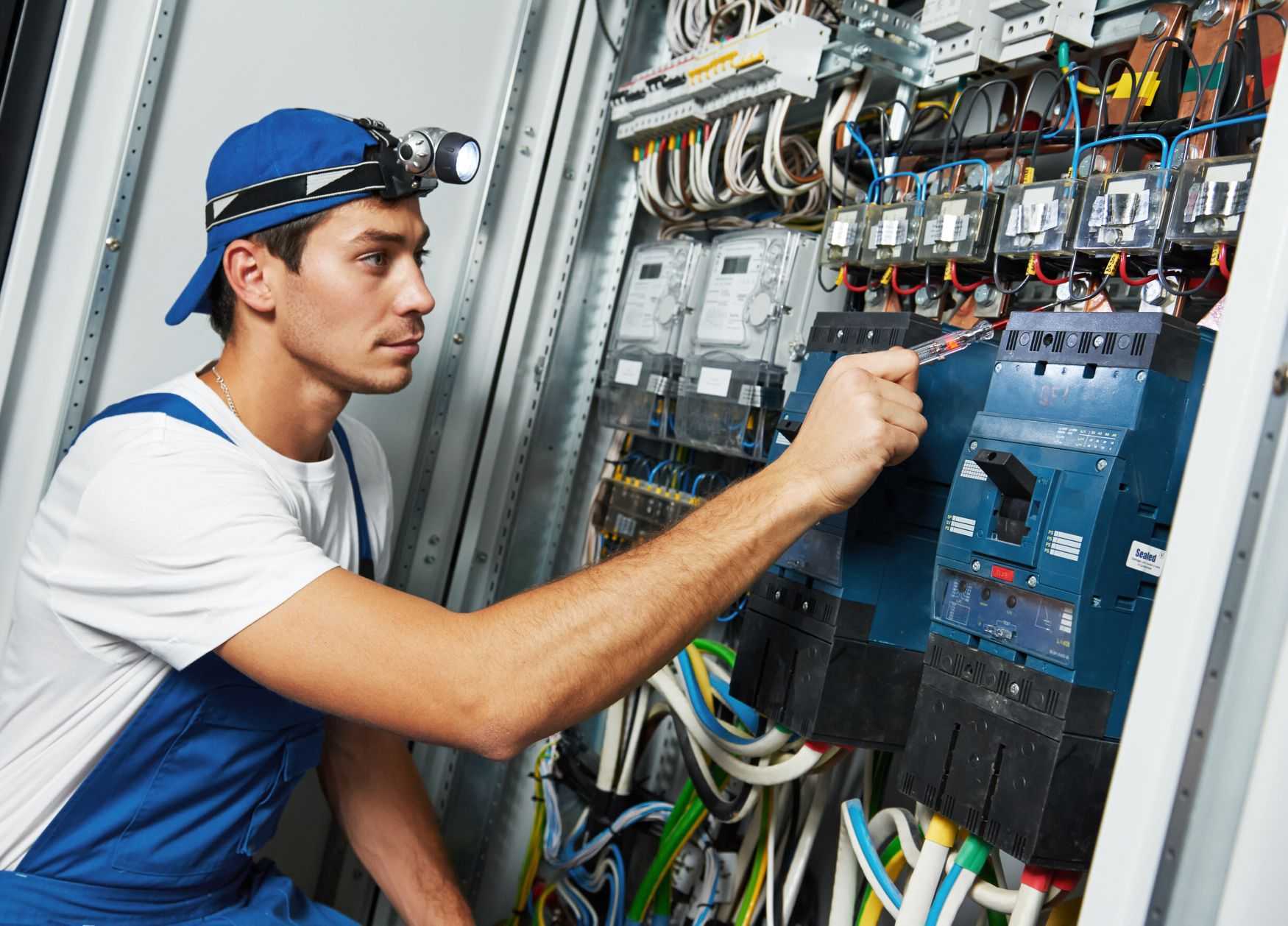 Electrician Trade School 2022, Jobs, Salary and Other Benefits : Current School News