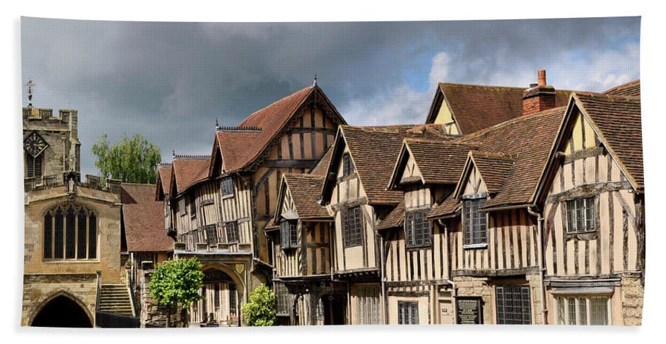 crooked-medieval-tudor-houses-of-lord-leycester-hospital-for-ex-reimar-gaertner