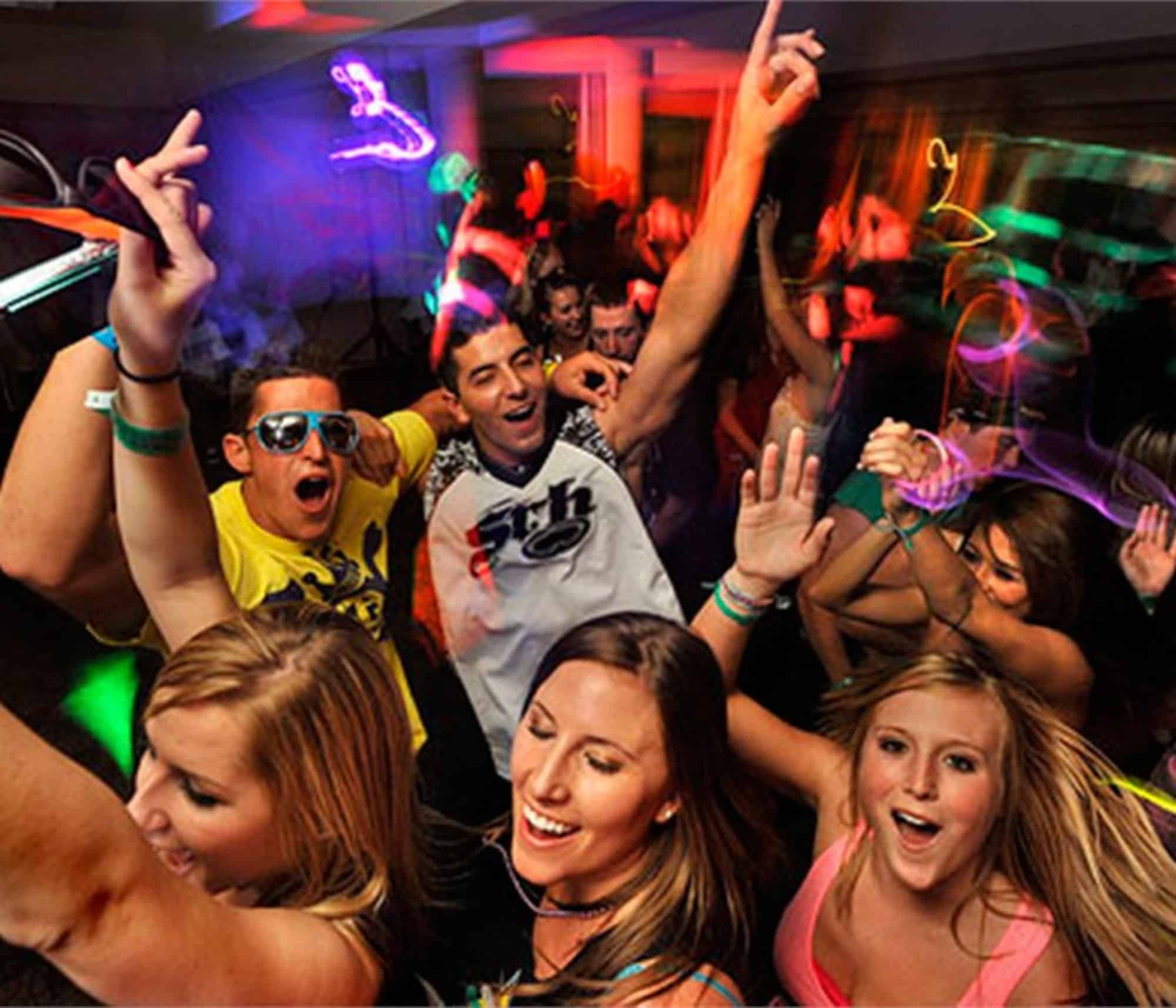 College Dorm Party: See Different Ideas to Set Things Up! : Current School  News