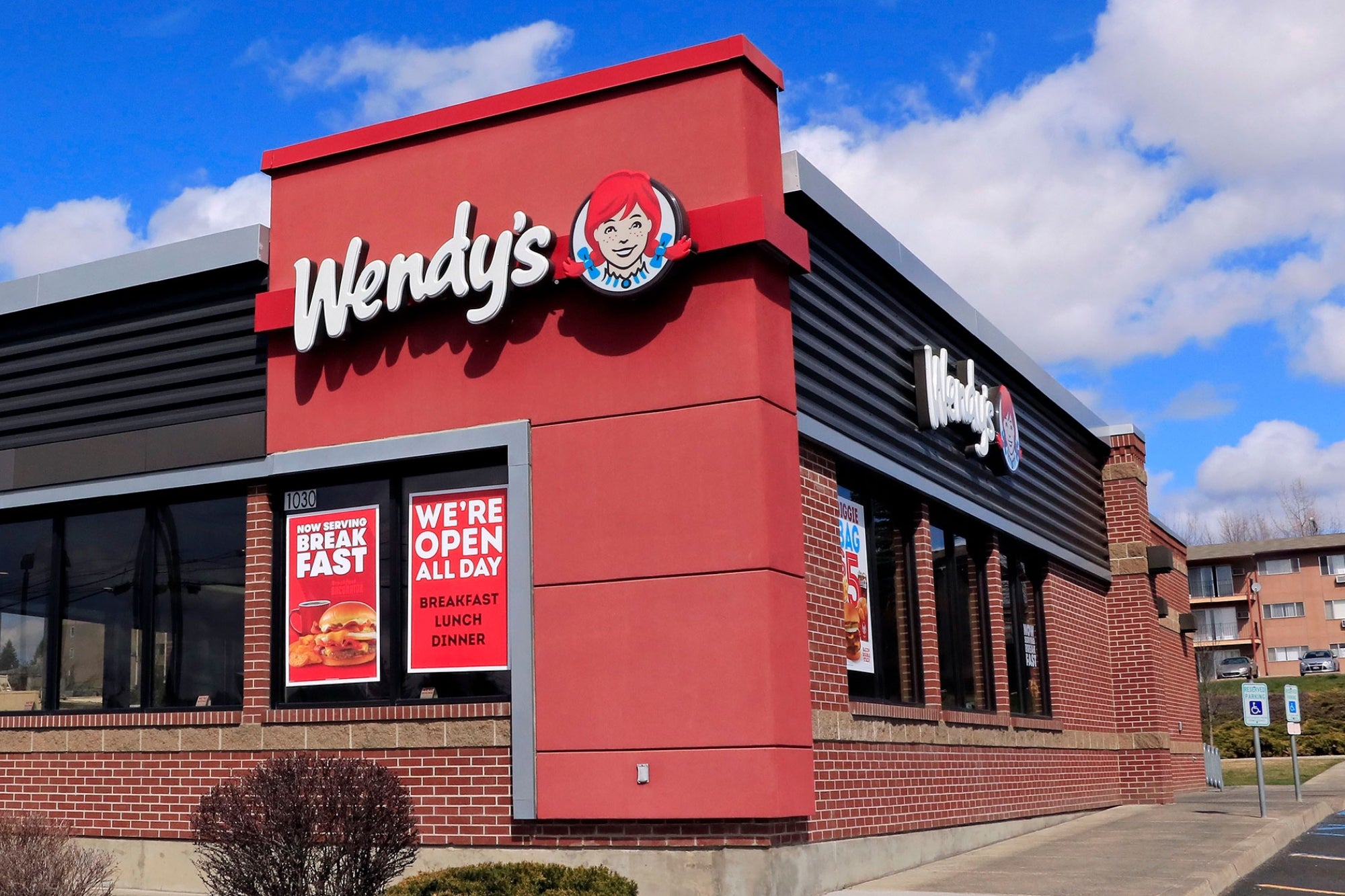 Wendy's open 24 hour